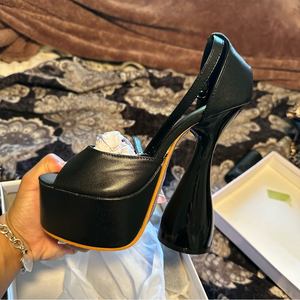 Chunky raindrop heel